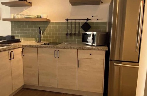 Nautilus Apartment | Goldenrod Stays Apt.2, one block from the beachnn