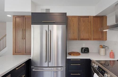 Palm Springs House | Golf and Couples Oasis/Midcentury w/6 Pools Hot Tub