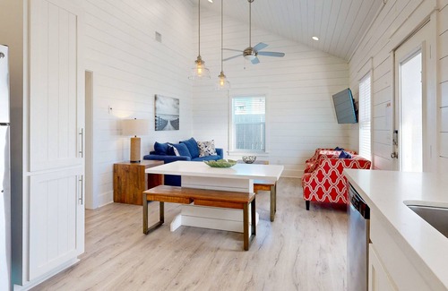 Port Aransas Condo | Golf Cart Included, Pet Friendly, Shared Pool, Parking for 1 Vehicle