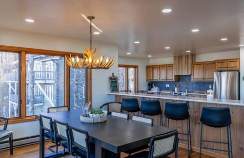 Beech Mountain House | Golf Club Member- Hot Tub-Long Range Mtn Views-Expansive Deck