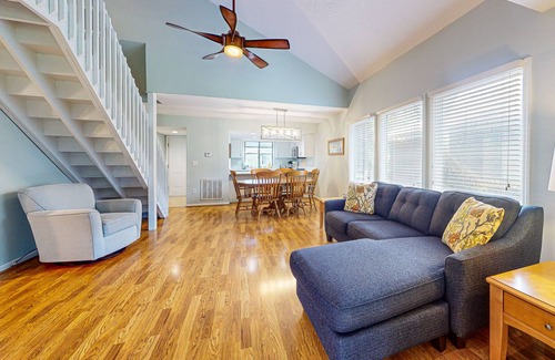 Summerwind Villas House | Golf course-front condo with screened sunroom & minutes from beach