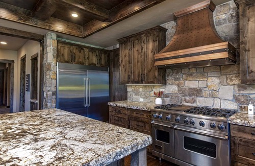 Sunriver House | Golf Course Retreat with Hot Tub, Patio & Ping Pong