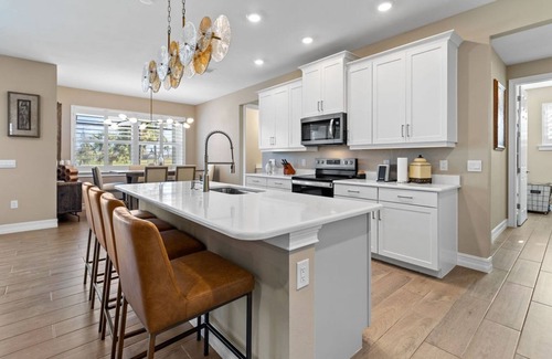 Naples House | Golf Estates gated community. Enjoy luxurious living with lake viewn