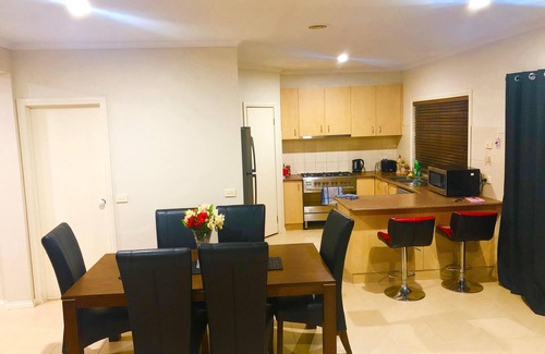 Craigieburn House | Golf View Charm - Large two story House