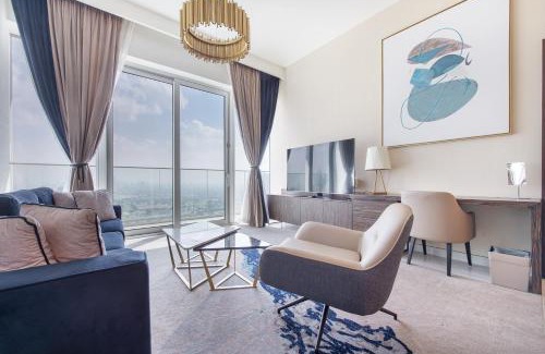 Dubai Media City Apartment | Golf Views in 30th Floor