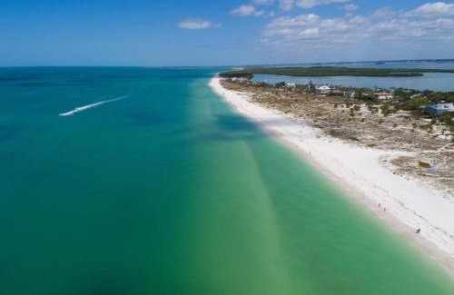 Bay Esplanade Apartment | Gone Beaching 202