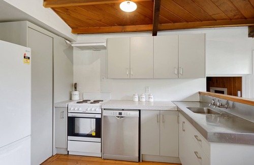 Arthur's Pass Ski Chalet | Gorgeous family-sized rustic Holiday Chalet in Arthurs Pass. Tranquil setting!