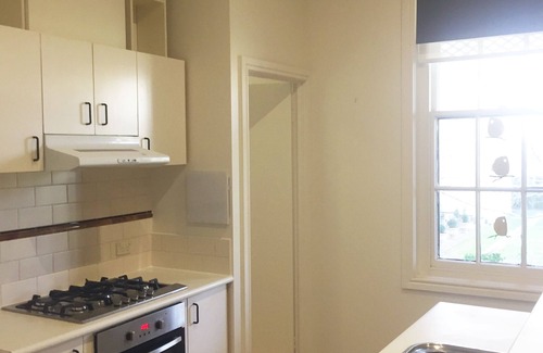 Kew Apartment | Gorgeous 2 Bedroom apartment in Historic Willsmere - with pool and pet friendly