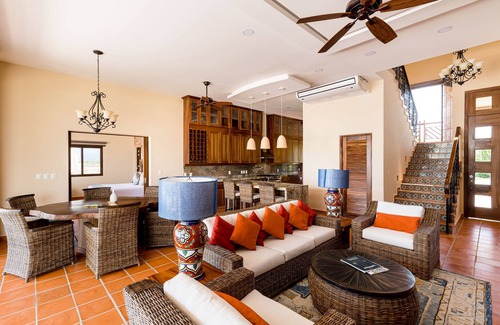 San Pedro Mixtepec Villa | Gorgeous 3 Bedroom Beachfront Villa with Swim Up Bar