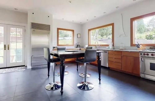 Chestnut Hill House | Gorgeous 5 bed Historic Boston Home