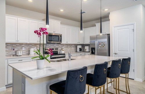 Four Corners House | GORGEOUS 5-bedroom townhome in charming Clermont with POOL near DISNEY