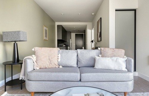 Palms Apartment | Gorgeous Culver City 1BR w/Roof, walkable neighborhood, by Blueground