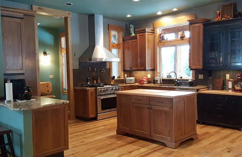 Ashford Cabin | Gorgeous five bedroom home sleeps up to 13 guests. Extensive decks wrap the home, fishing pond, 11 acres with forest, pasture, and abuindance of wildlife.