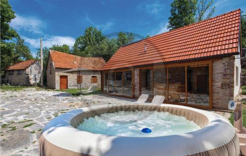 Municipality of Gracac House | Gorgeous Home In Gracac With Kitchen