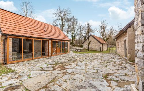 Municipality of Gracac House | Gorgeous Home In Gracac With Kitchen