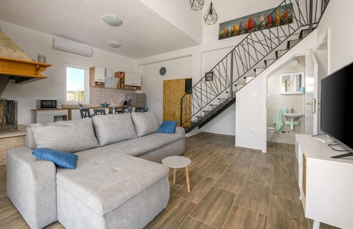 Krsan House | Gorgeous home in Krsan with kitchen