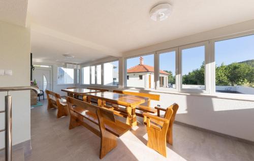 Neoric House | Gorgeous Home In Muc Gornji