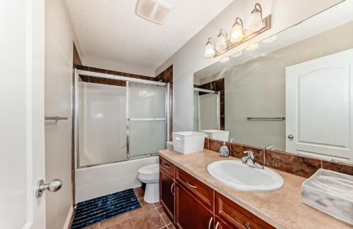 Northwest Edmonton House | Gorgeous home in Newcastle close to many amenities