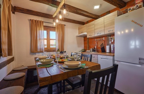 Popovaca House | Gorgeous home in Popovaca with WiFi