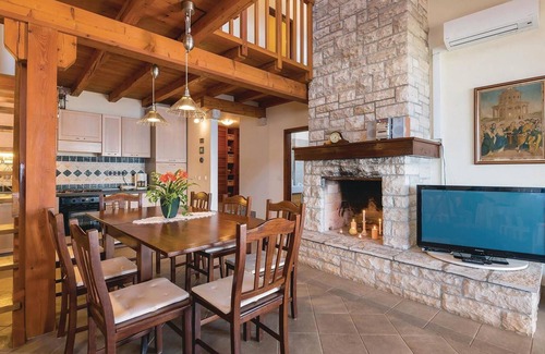 Prigradica House | Gorgeous home in Prigradica with WiFi