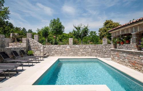 Grabri House | Gorgeous Home In Roc With Wifi