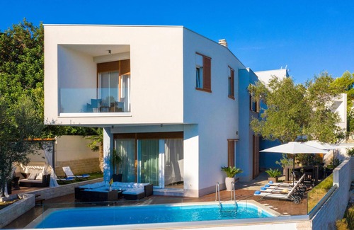 Municipality of Trogir House | Gorgeous home in Slatine with WiFi