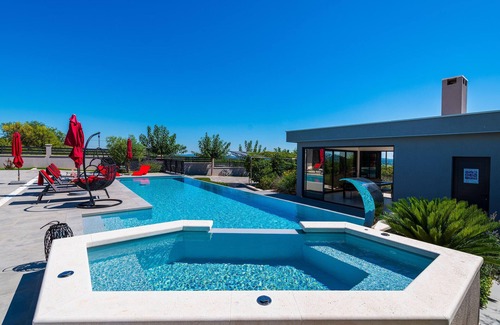 Polaca House | Gorgeous home in Tinj