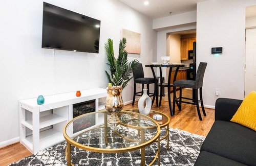 Columbia Heights Apartment | Gorgeous Modern Serviced Apartment