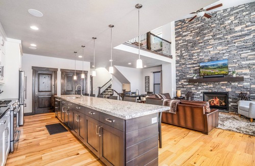 Park City House | Gorgeous Mountain Retreat, Private Hot Tub, Common Pool, Amenities Galore!