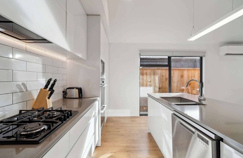 Kawarau Falls House | Gorgeous mountain views, fabulous family house, quiet neighbourhood!