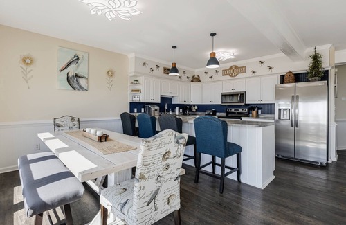Long Beach House | Gorgeous Oceanfront Home - Huge Deck To Enjoy the Ocean Breezes