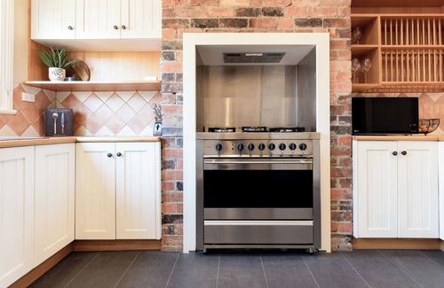 South Launceston House | Gorgeous on Galvin: Close to Town Yet A Mile Away