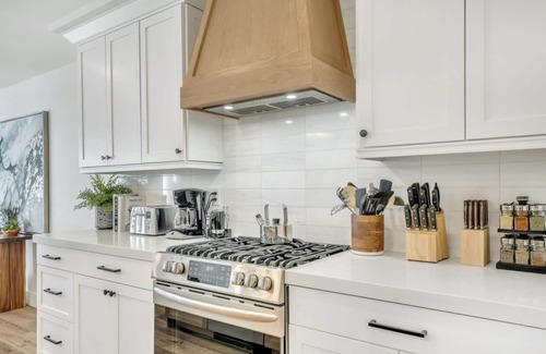 Desert Club Estates House | Gorgeous Private 5BDR/4Bath Spanish-style home - great yard/pool