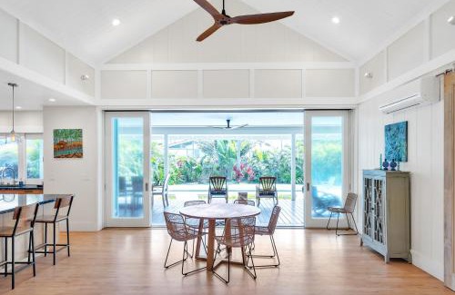 Kalama Tract House | Gorgeous Renovated 1937 Plantation Style Beach House 50 Steps to the Center of the Beach home