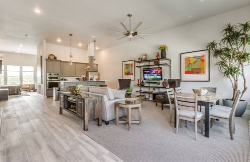 Fort Worth House | GORGEOUS & SPACIOUS LUXURY DOWNTOWN FORT WORTH TOWNHOME, CLOSE TO EVERYTHING!