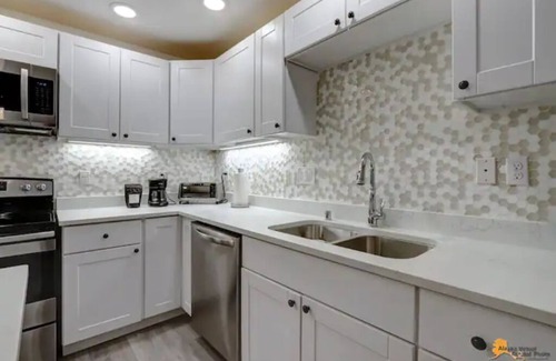 Midtown Anchorage Apartment | Gorgeous unit will have you never wanting to leave