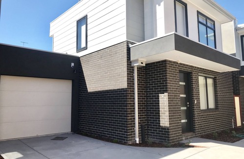 Braybrook House | Gorgeously relaxing brand new built double story home to spoil you