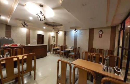 Siwan Hotel | Goroomgo Hotel Sheetal International Siwan