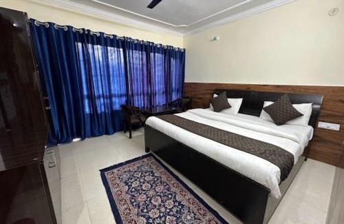 Nainital Hotel | Goroomgo Rohila Lodge Nainital Near Naini Lake - Luxury Room Mountain View