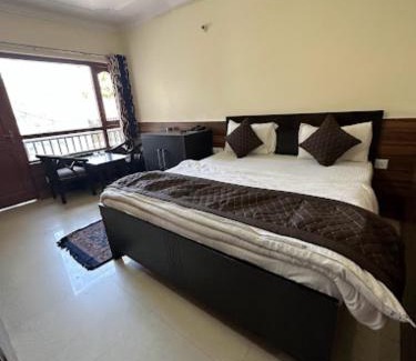 Nainital Hotel | Goroomgo Rohila Lodge Nainital Near Naini Lake - Luxury Room Mountain View