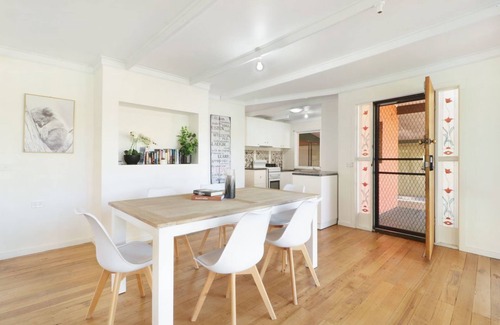 Goughs Bay House | Goughs Retreat - Convenient to lake and mountain.