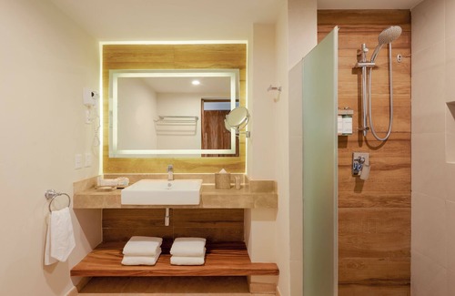 Zona Hotelera Resort | GR Solaris Cancun & Spa - All Inclusive