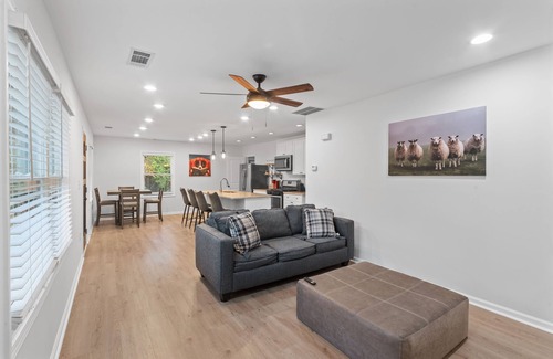 Mableton House | Graceland *Pool & Spa Farmhouse Miniature Horse*