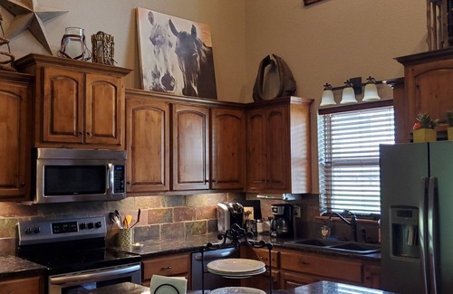 Hollister House | Gracious Moose Lodge: Your 6-Bedroom Family Retreat Awaits in 2025!
