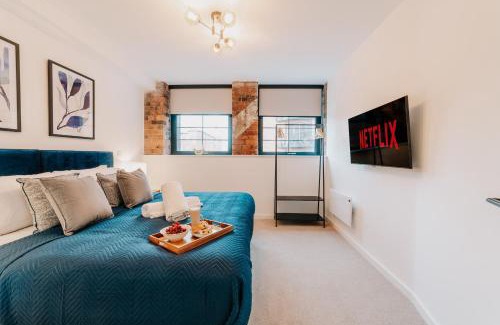 The Westside Apartment | Grade II Stunning City Living, City centre, Fast WiFi, Families, Contractors