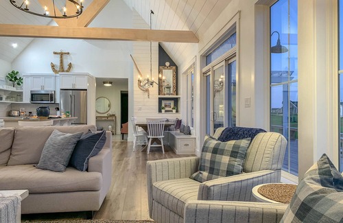 Sea View House | Graham's Reef - NEW, Ocean views, 2min walk to beautiful beach, AC