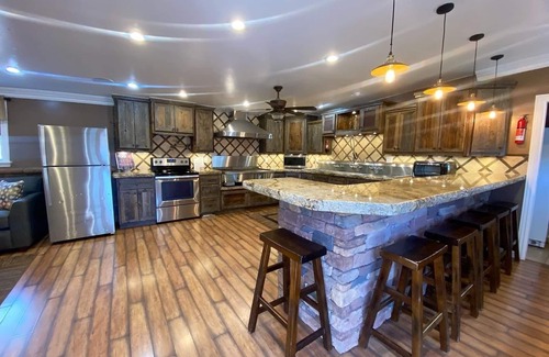 Kanab House | Grammie's Backyard Escape-gym/sauna/firepit/bkyd games/walk 2 hikes/museums/shop