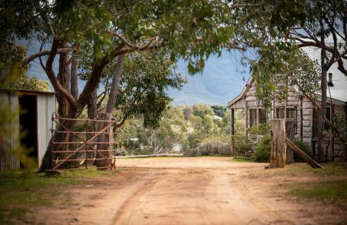 Halls Gap House | Grampians Pioneer Cottages