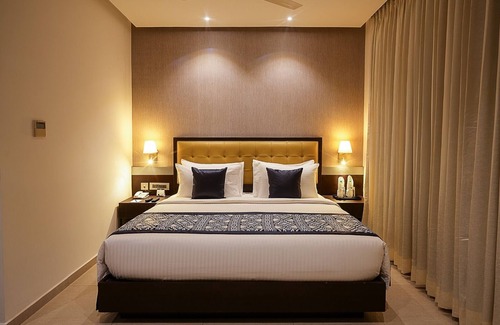 Alambagh Hotel | Grand Continent Malleshwaram A Sarovar Portico Affiliate Hotel