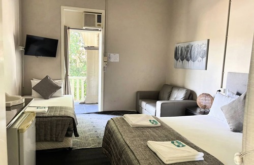 Mount Morgan Hotel | Grand Hotel Mt Morgan